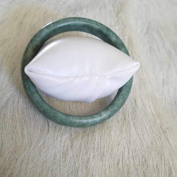 Natural Jade Bangle - Picture 4 of 9